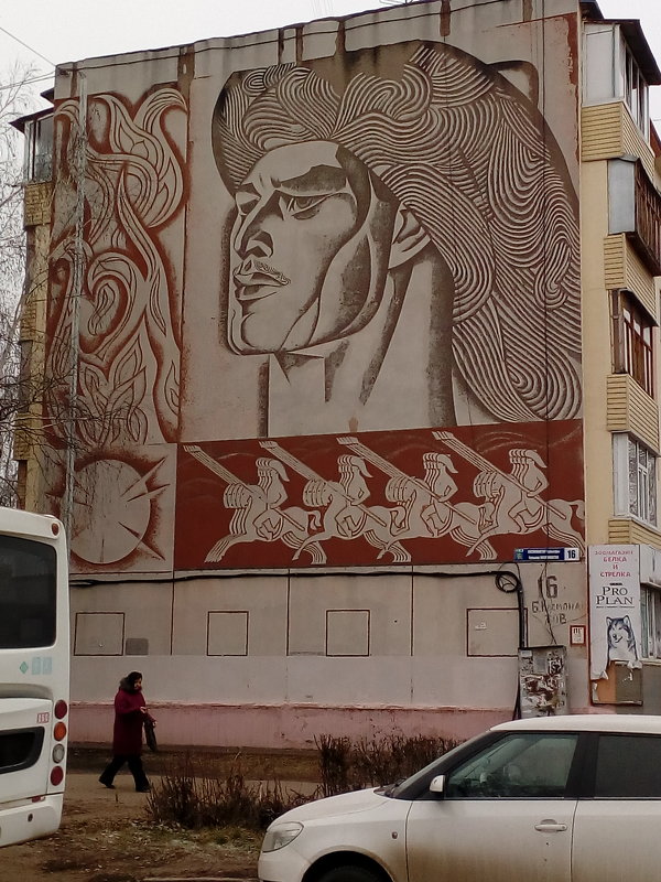 Графика на здании - Венера Чуйкова