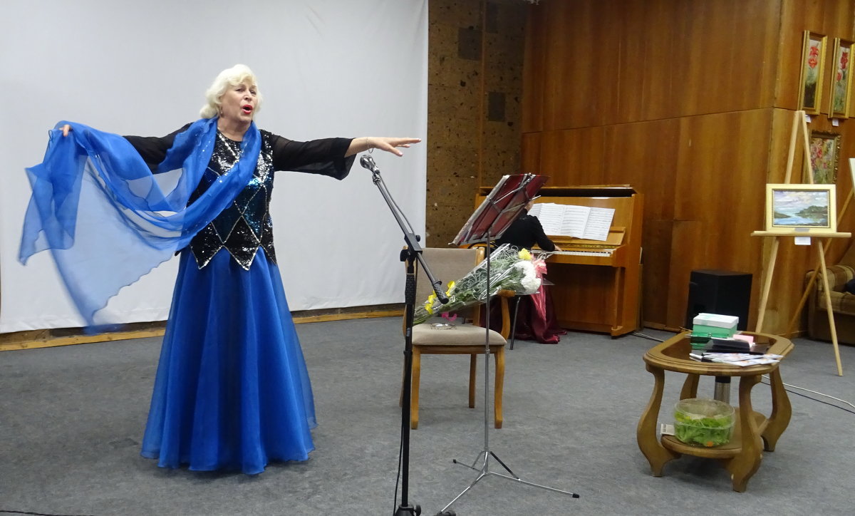Концерт ростовской певицы Ларисы Соковец в литературной гостиной публичной библиотеки - татьяна 
