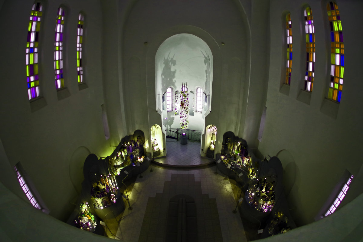 Внутри Троицкой церкви во Владимире - Николай Смольников
