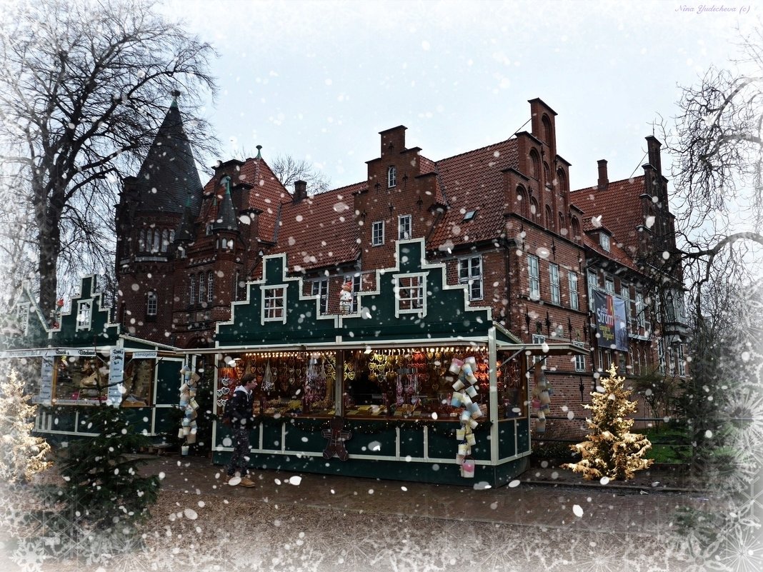 Рождественский базар на фоне замка Бергедорф - Nina Yudicheva