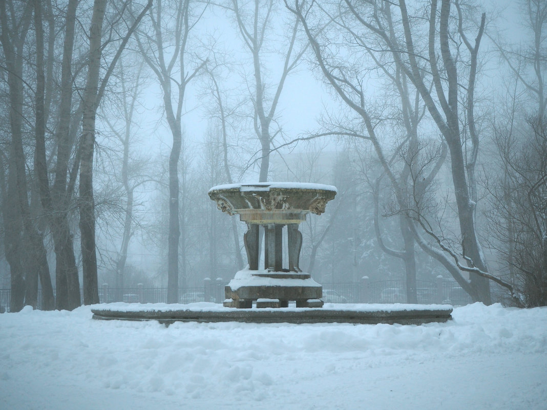 Городской фонтан зимой. - Алена Малыгина