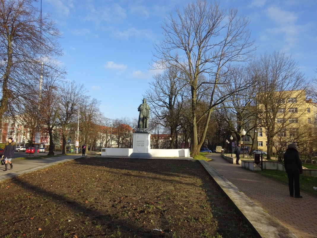 Памятник Шиллеру в Калининграде. - галина 