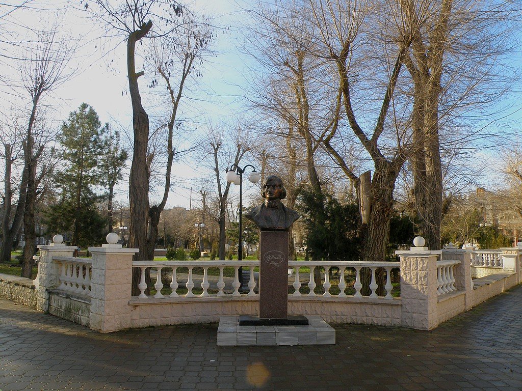 Памятник Николаю Гоголю - Александр Рыжов