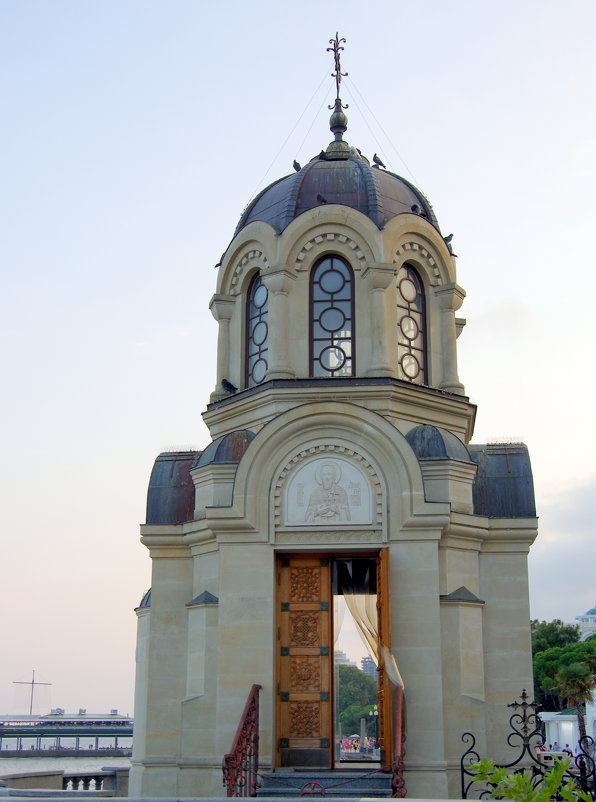 Церковь на Ялтинской набережной - Валерий Новиков