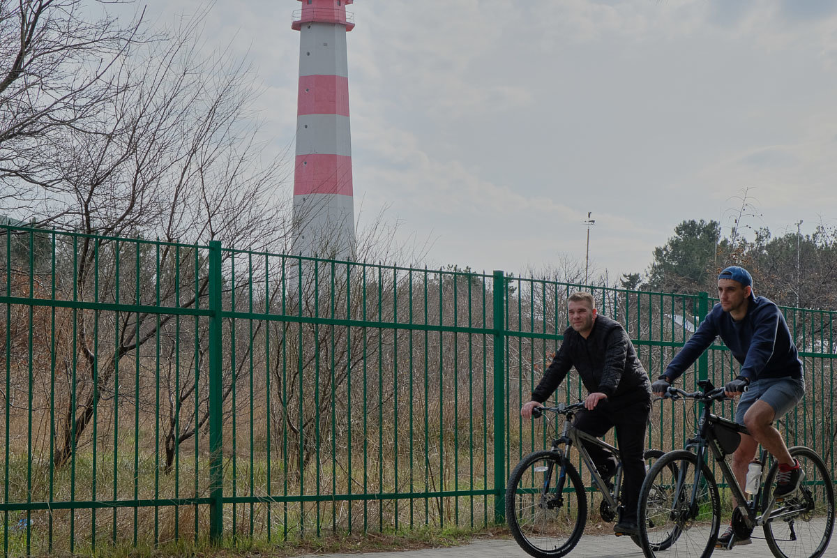 Один маяк и два велосипеда - Валерий Дворников