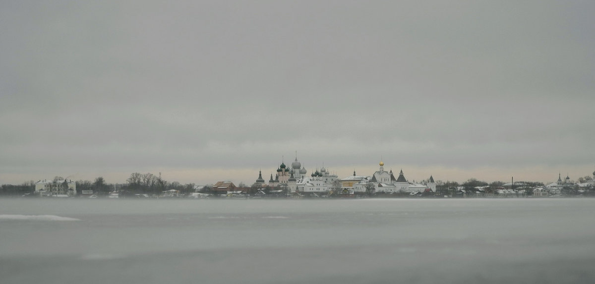 Вид на кремль с озера Неро. - Серж Григорьев