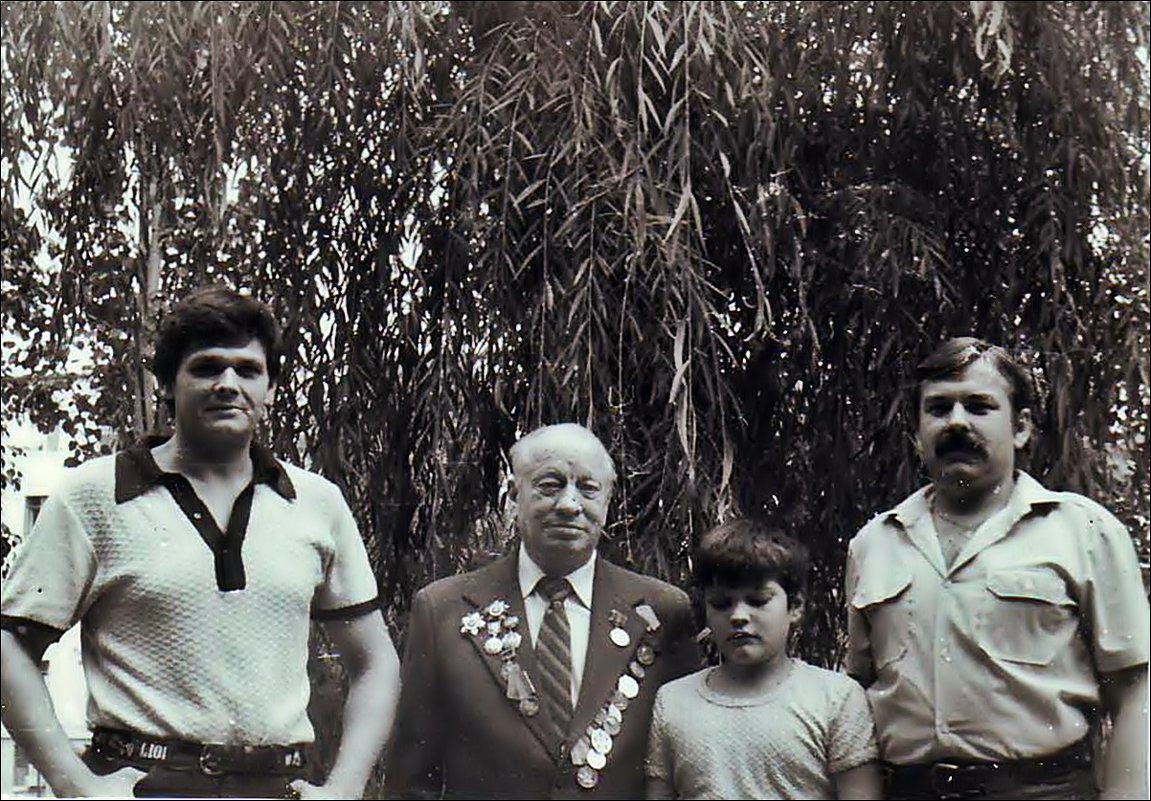 Самые родные - муж, отец, сын и брат в 1985 году - Нина Корешкова
