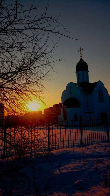 Морозный вечер и храм - Леонид Абросимов