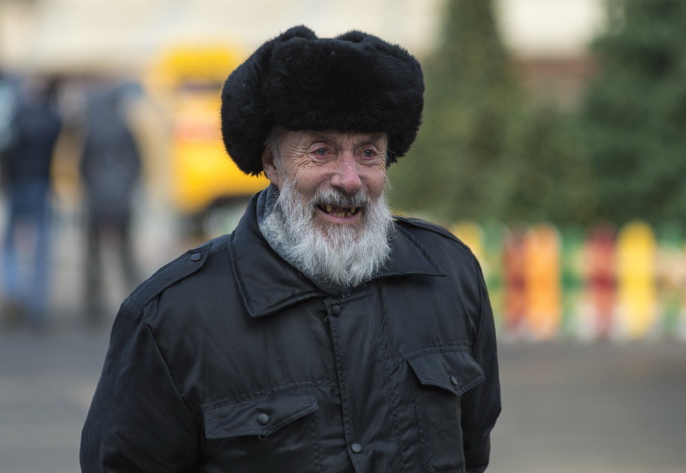 Прохожий старик в кроличьей шапке - Александр Степовой 