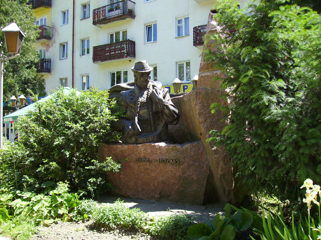 Скульптура   гуцула   в   Рахове - Андрей  Васильевич Коляскин