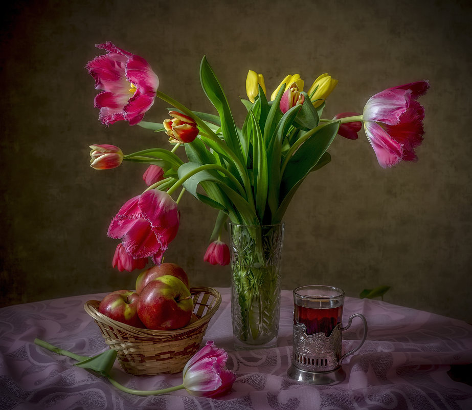 Тюльпаны - Алексей Строганов