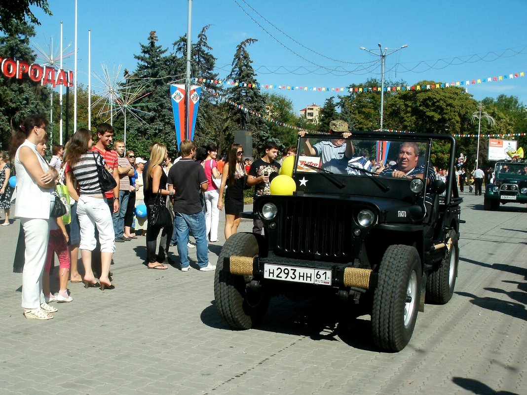 Ретро-парад автомобилей на день города - Нина Бутко