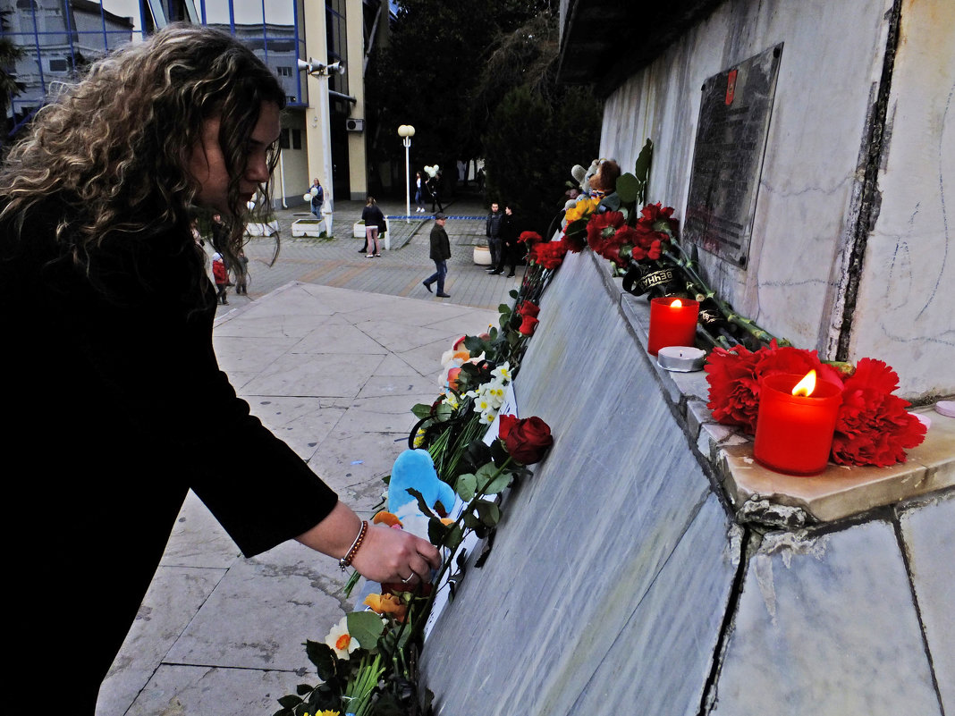 Скорбь по безвинно убиенных детях в Кемерово. - Алексей Golovchenko