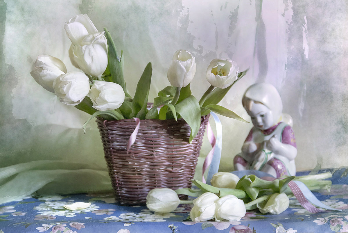 Девочка и тюльпаны. ) - Bosanat 