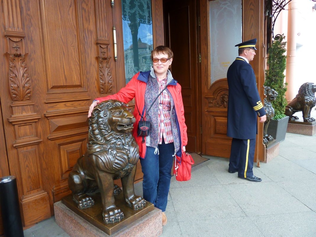 С Левушкой около одной из самых дорогих гостиниц Санкт-Петербурга - Наталья Т