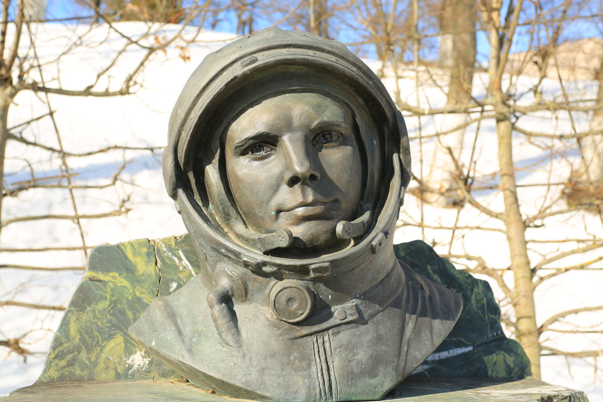 Боровск,памятник Гагарину - Ninell Nikitina