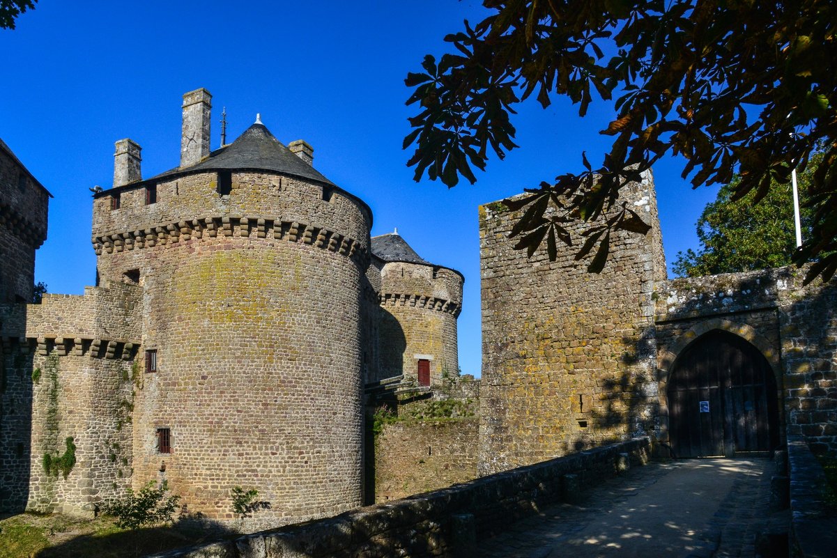 Замок Лассэ-ле-Шато (chateau de Lassay-les-Chateaux) - Георгий А