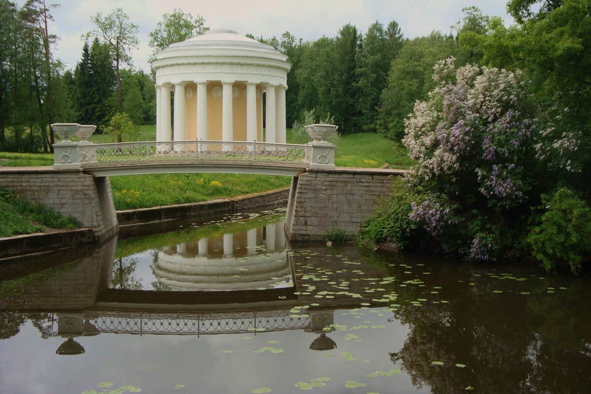 Храм Дружбы, отражение в реке - Галина Козлова 