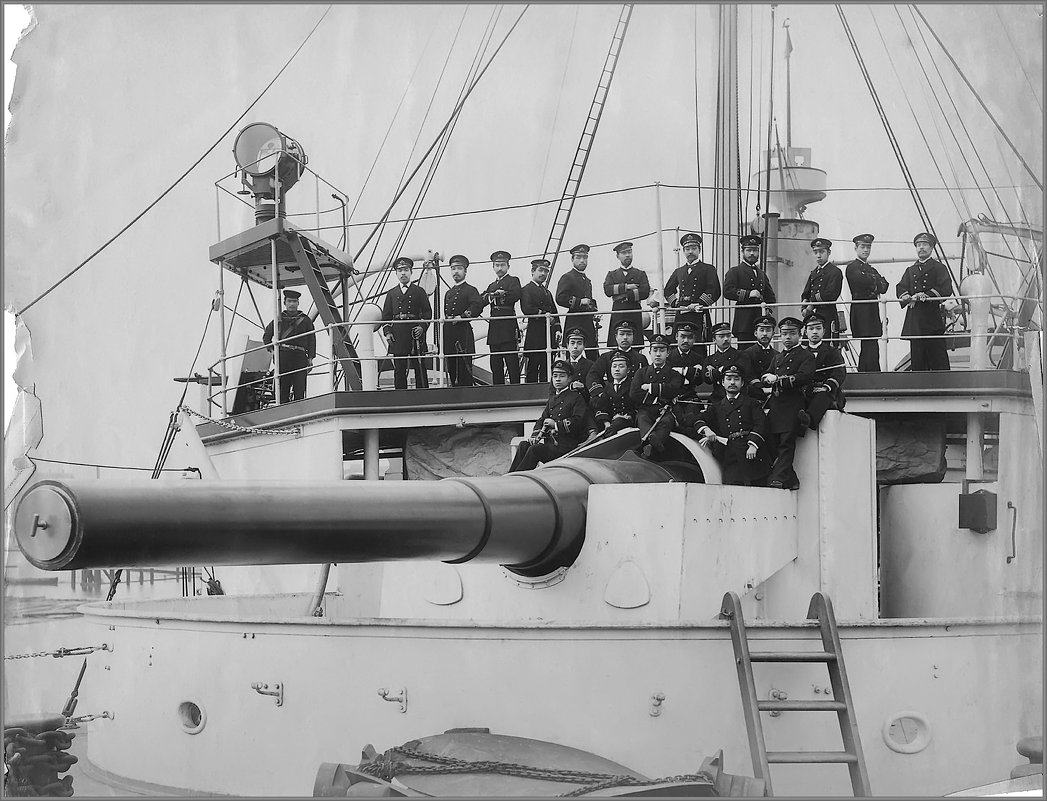 Officers pose near one of the two 10 main guns on I.J.N protected cruiser "Naniwa". - Александр 