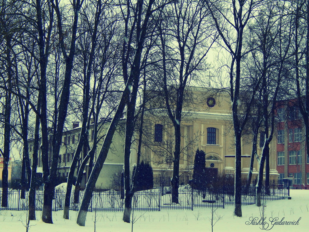 Церковь спряталась средь деревьев - Сашко Губаревич