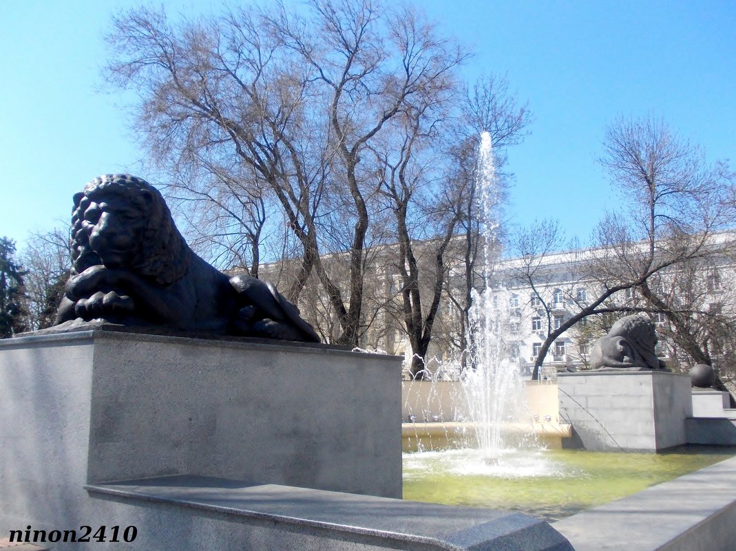 Фонтан со львами на площади Советов - Нина Бутко