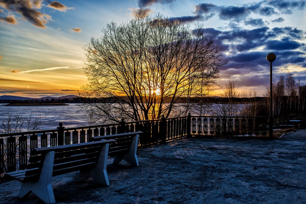 Spring evening at the lake - Dmitry Ozersky