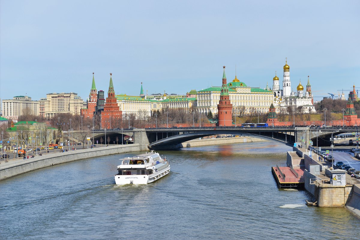 Вид на Кремль с Патриаршего моста - Константин Анисимов