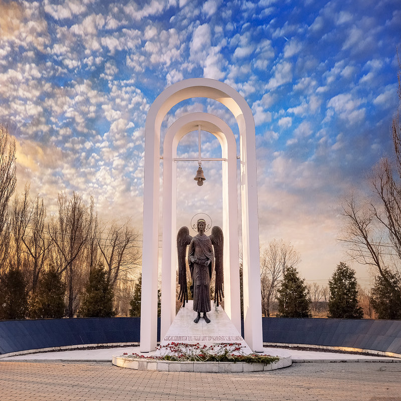 Памятник ликвидаторам аварии на Чернобыльской АЭС - Александр Иващин