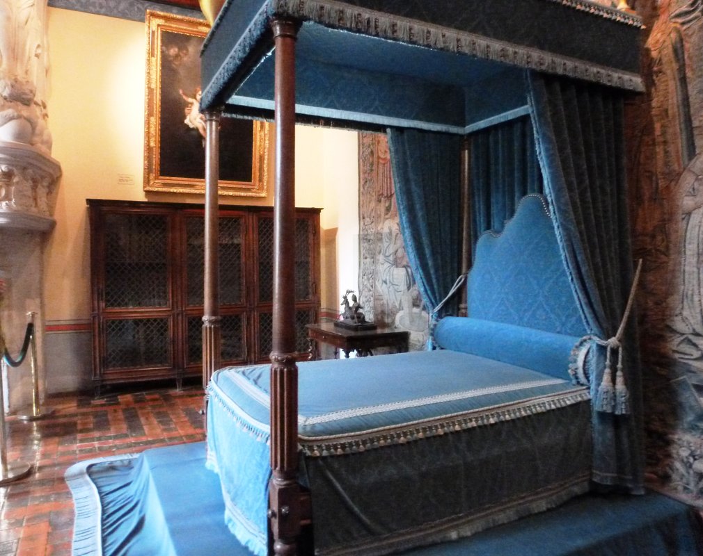 Спальня Дианы де Пуатье, фаворитки короля Генриха II, которой он подарил Шенонсо - Iren Ko