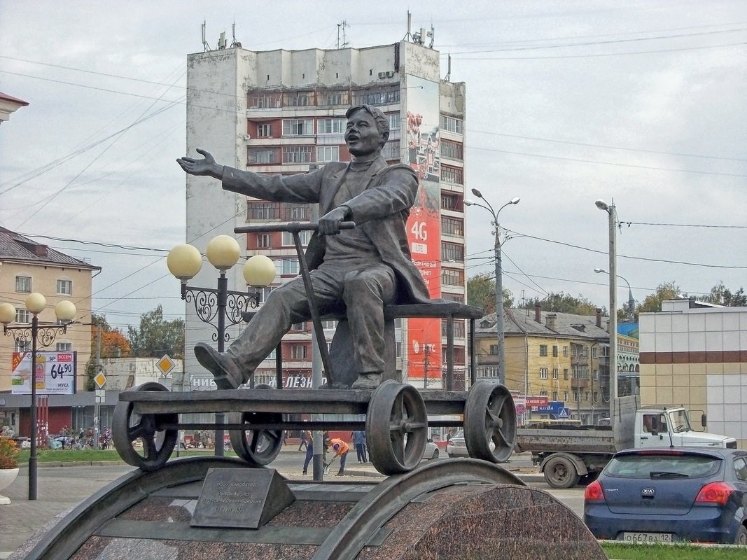 Памятник Йывану Кырле - Галина Каюмова