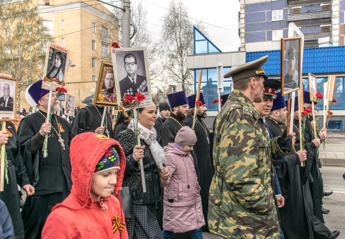 В едином строю - Юрий Борзов