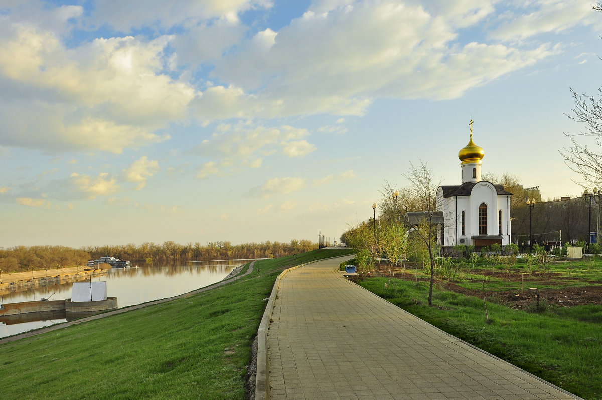 Городские зарисовки."4"(Севастопольская набережная) - Олег Сахнов