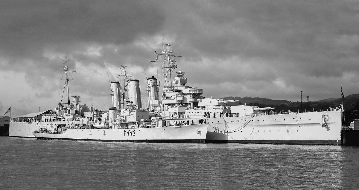 "HMAS Australia" & "HMAS Murchison" in Wellington. - Александр 