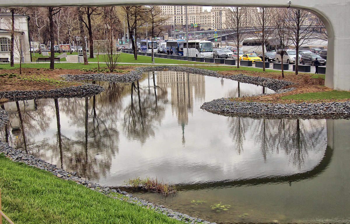 Московские будни, взгляд из под Парящего моста. - Nina Karyuk