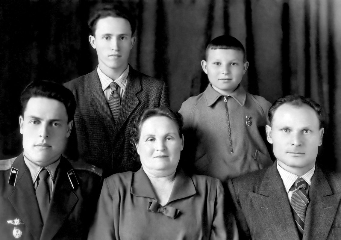 Старое семейное фото после реставрации - Михаил Костоломов