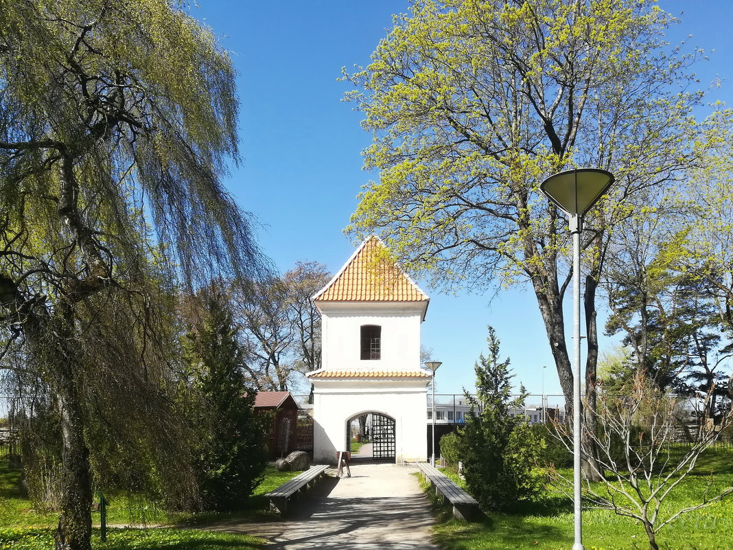 Вход- башенка к стенам монастыря Святой Бригитты - veera v