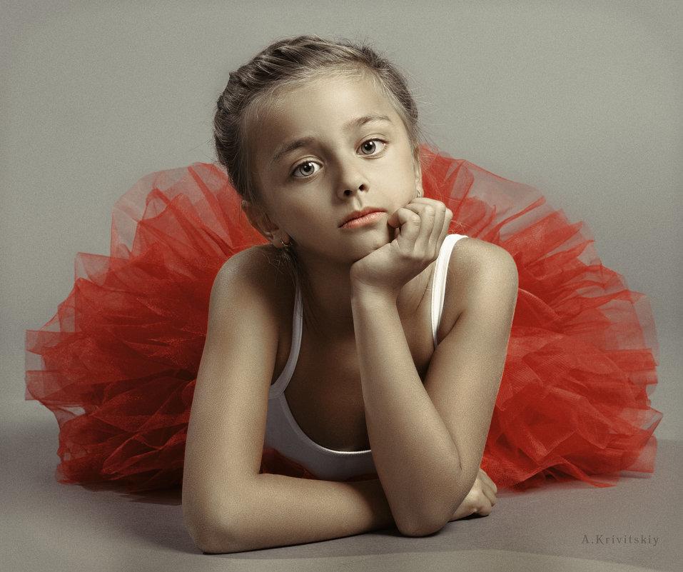 Children&#39;s portrait. Photo theater. - krivitskiy Кривицкий