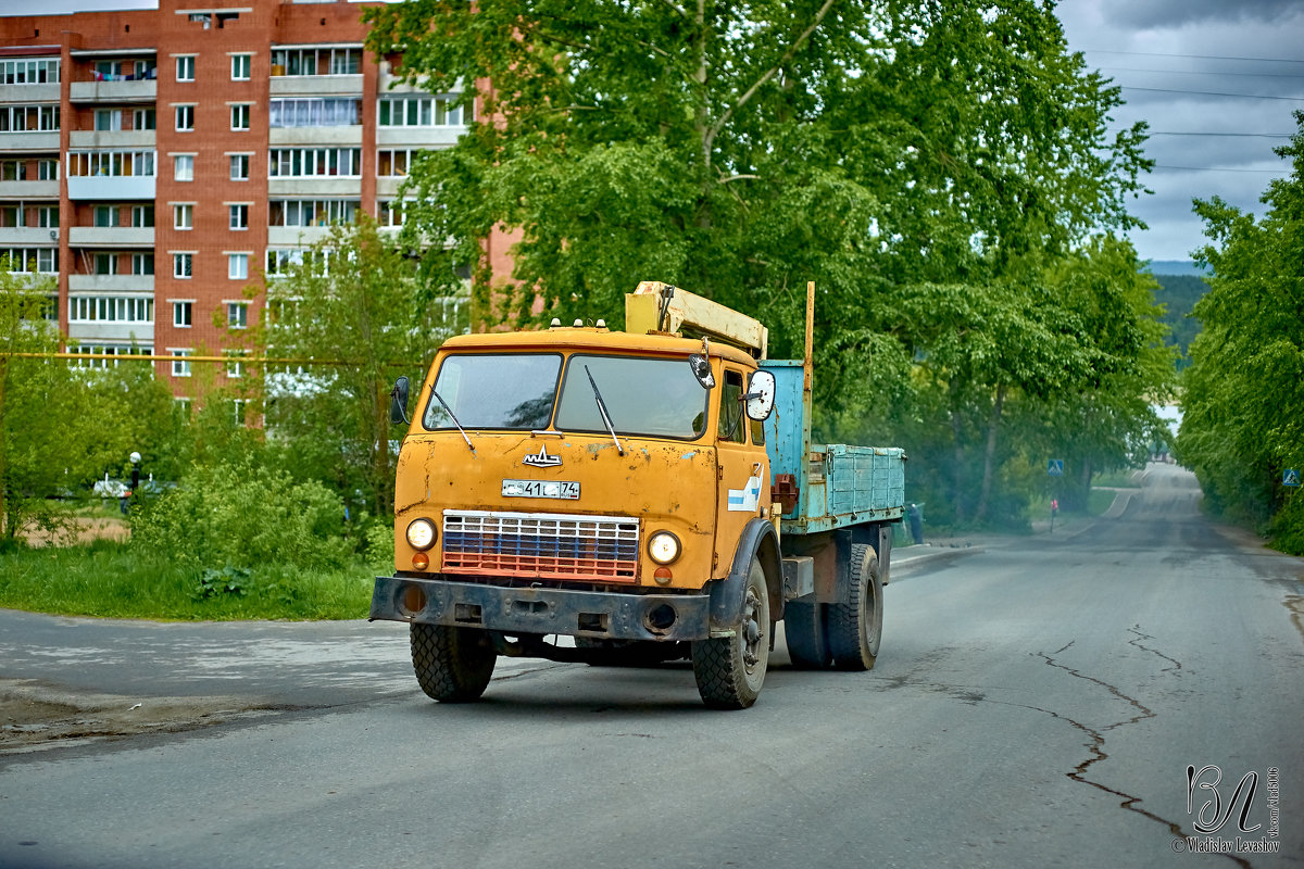 Старенький МАЗ, продолжая колесить по дорогам нашей необъятной страны  - Владислав Левашов