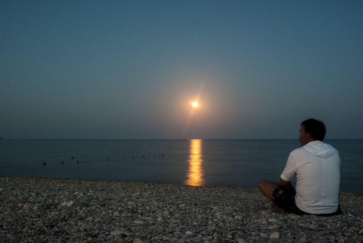 Автопортрет на фоне Луны - Александр Буторин