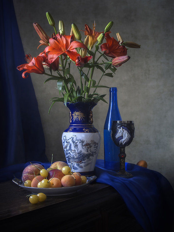 Натюрморт с лилиями и фруктами - Ирина Приходько