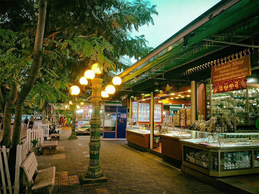 Ночной базар в Сием Рипе. - Alex 