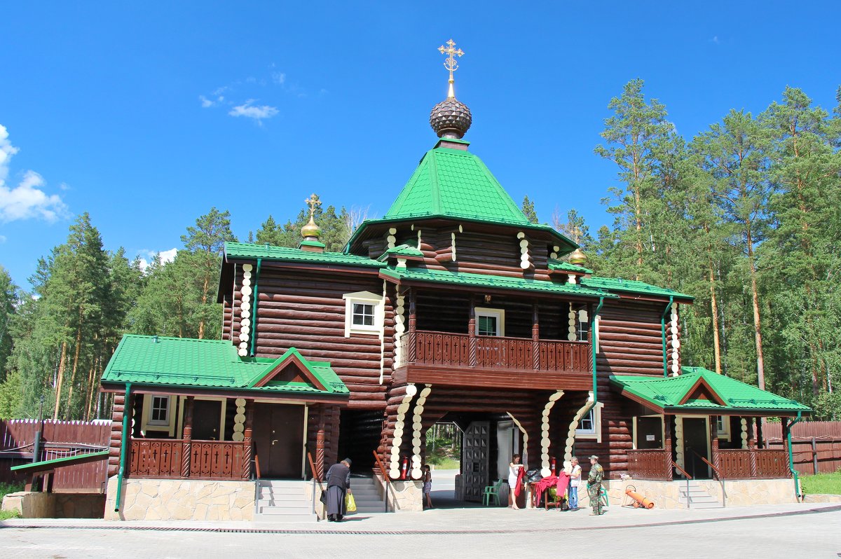 Надвратный храм в честь Иверской иконы Божией Матери - Елена Викторова 