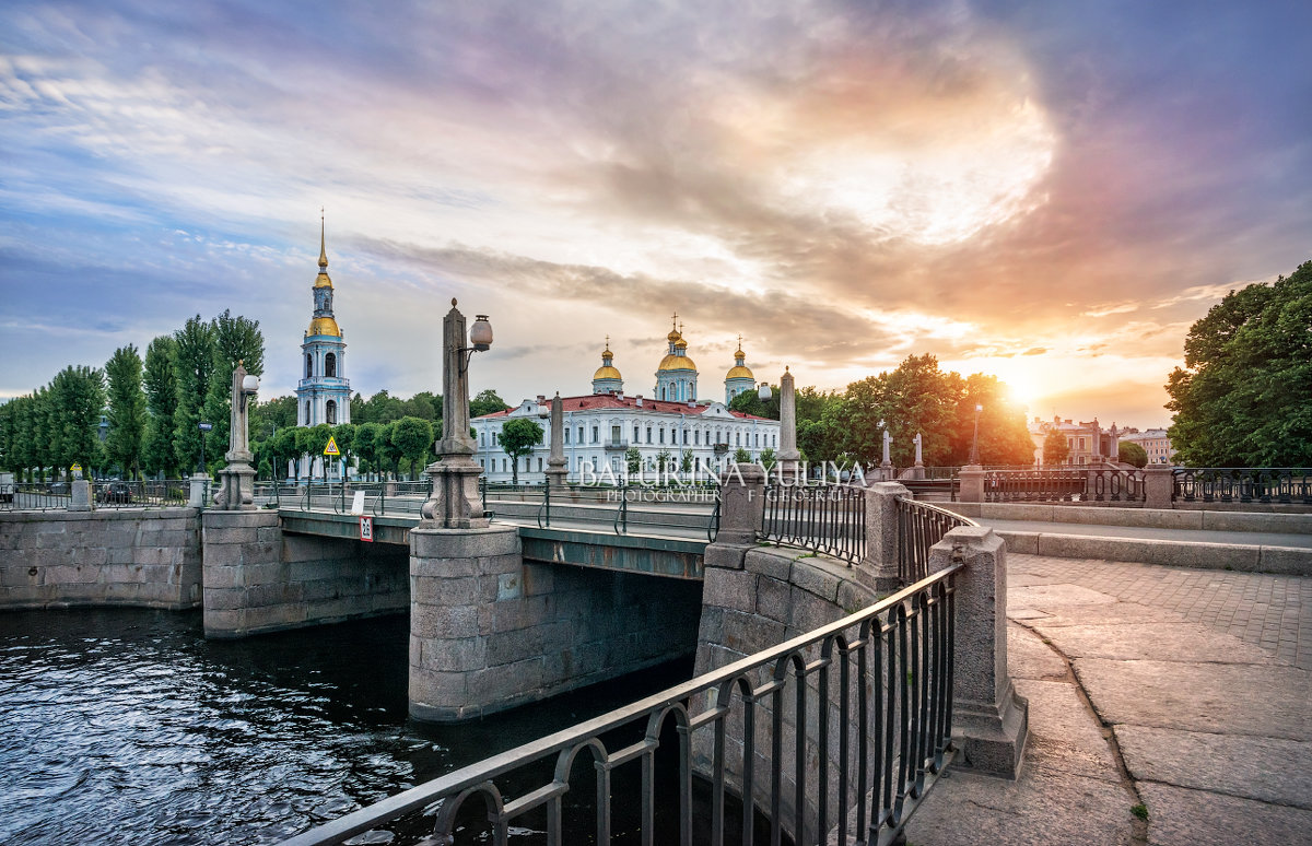 Пикалов мост в Санкт-Петербурге и собор