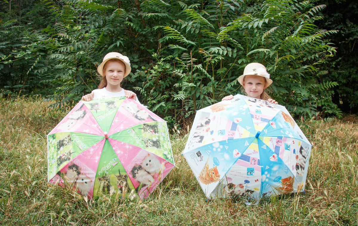 Девочки близняшки с зонтиками - Фотограф Наталья Рудич Новацкая