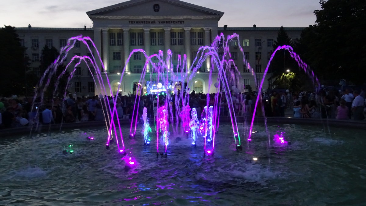 Новый фонтан в Ростове-на-Дону в центре города - татьяна 