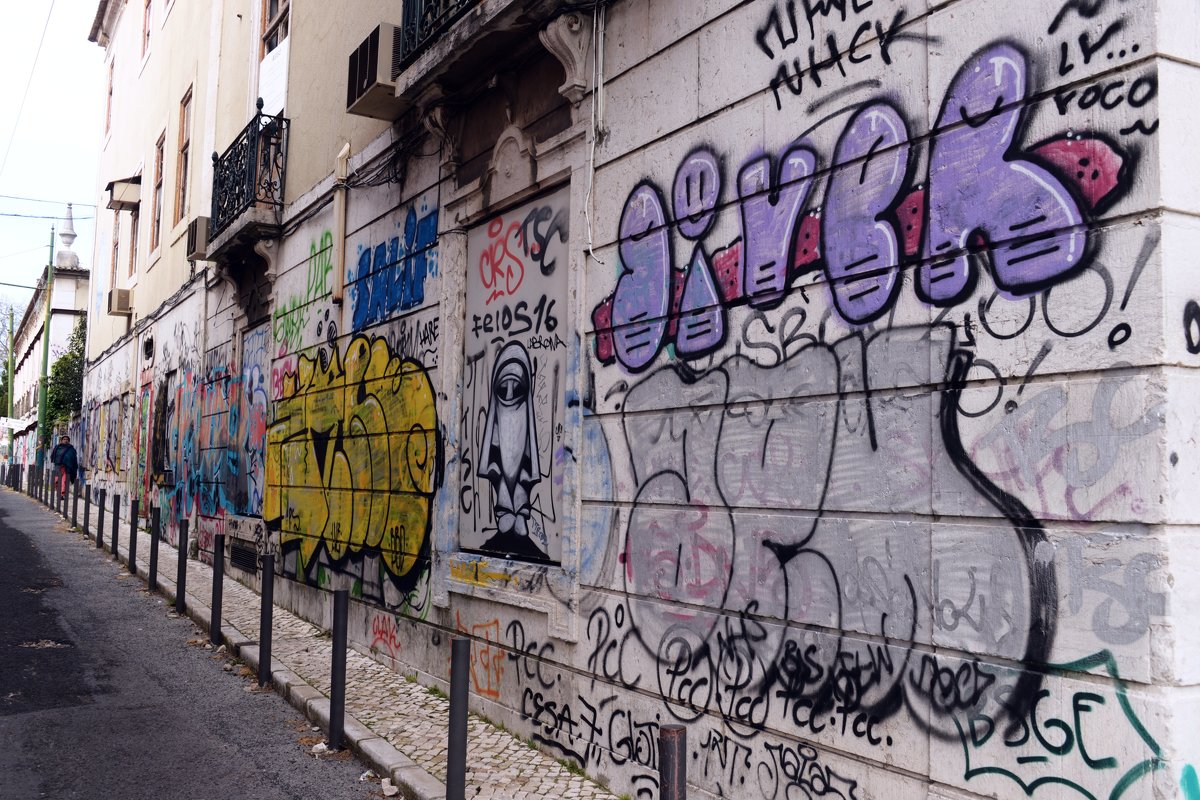 Улицы Лиссабона. Граффити - Генрих 