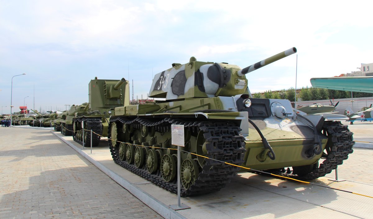 Тяжёлый танк КВ-1 - Елена Викторова 