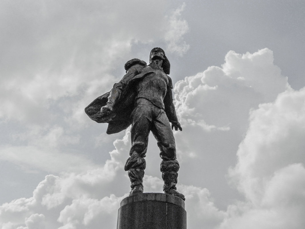 памятник на привокзальной площади - Юлия Денискина