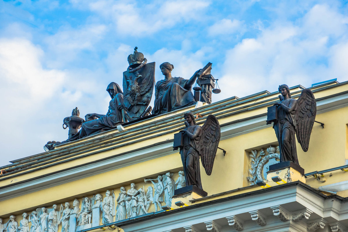 «Благочестие и Правосудие» на зданиях Сената и Синода - Olya Lanskaya