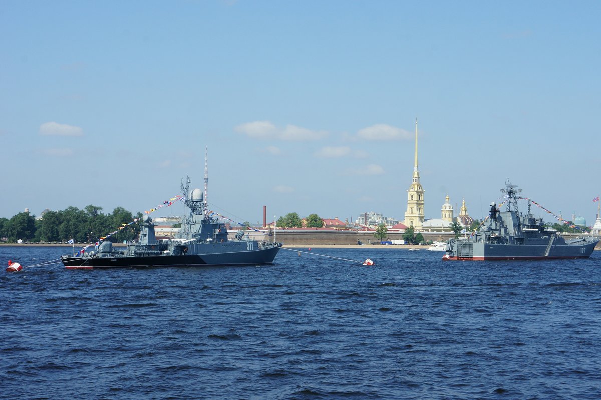 Большой десантный корабль «Минск» и малый противолодочный корабль «Казанец» - Елена Павлова (Смолова)